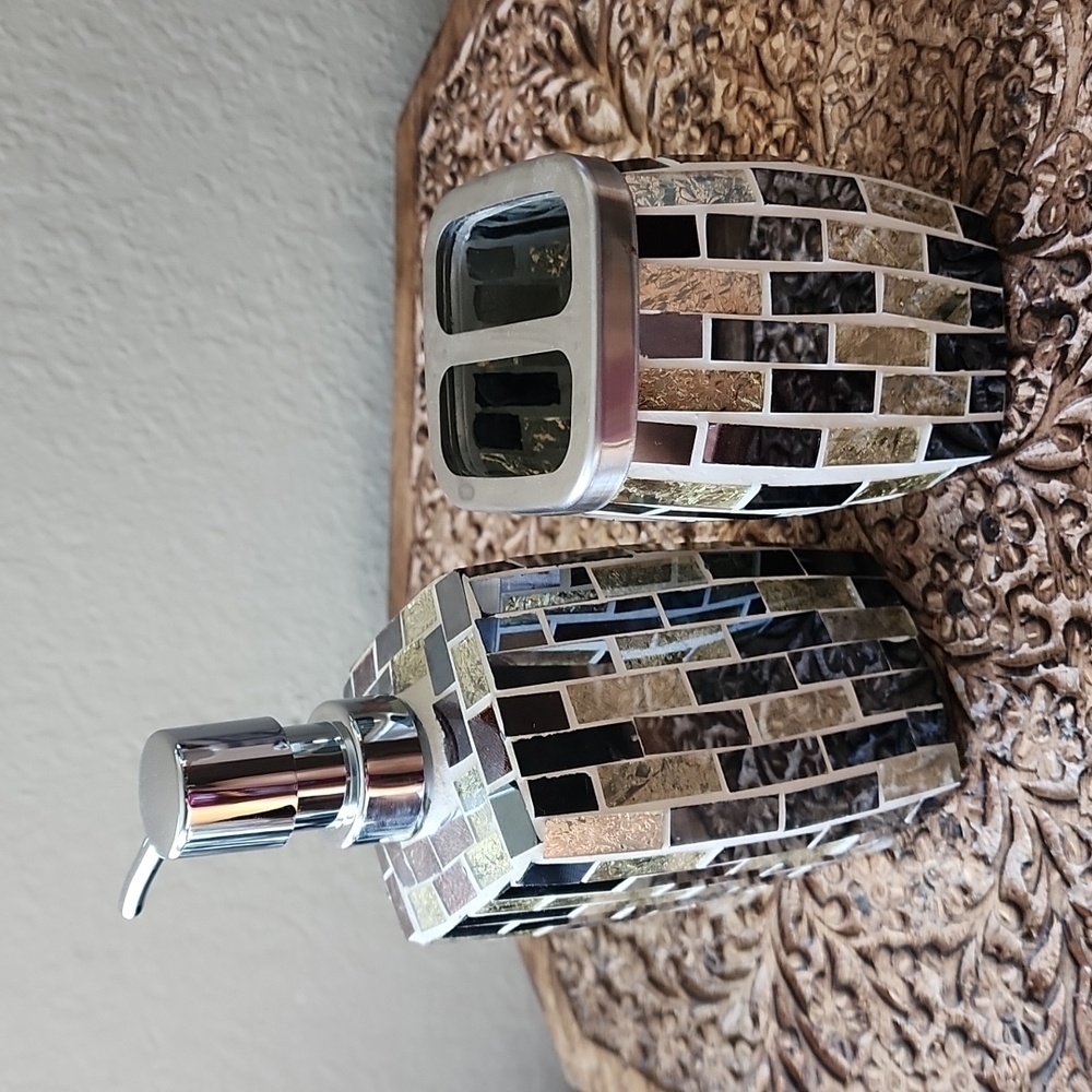 Bed Bath & Beyond mirrored bath accessory set - Picture 3 of 3